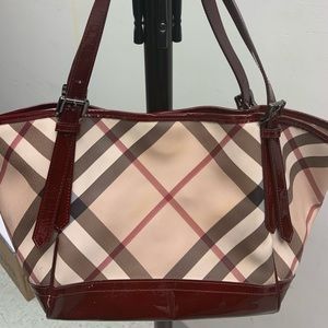 Burberry purse Authentic